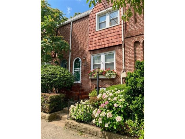  3 BR,  2.00 BTH &nbsp;Single family style home in Marine Park
