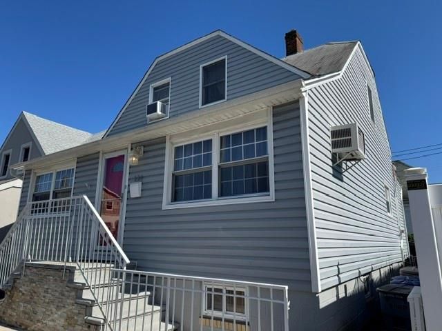  4 BR,  3.00 BTH &nbsp;Single family style home in Gerritsen Beach