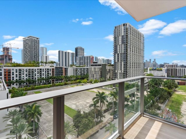  2 BR,  2.00 BTH &nbsp;Condo style home in Miami