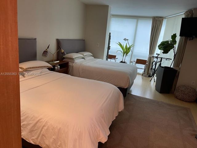 [PHOTO]