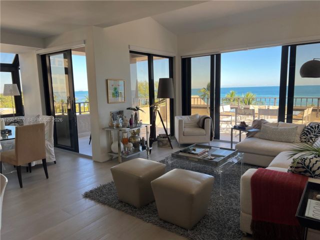  2 BR,  2.50 BTH &nbsp; style home in Key Biscayne