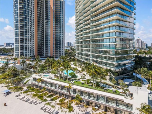 [PHOTO]