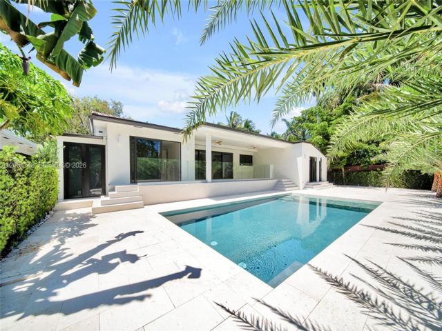  4 BR,  3.50 BTH &nbsp; style home in Miami