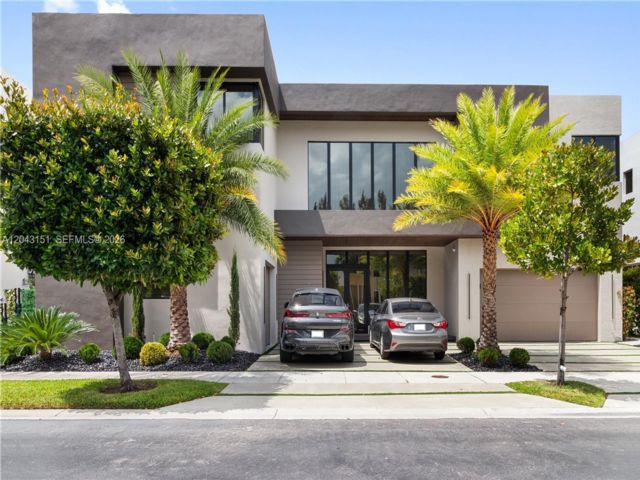  5 BR,  5.50 BTH &nbsp; style home in Medley