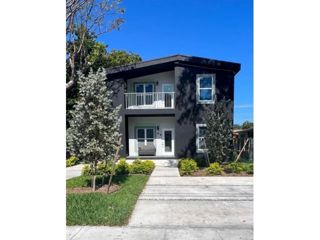  3 BR,  2.00 BTH &nbsp; style home in El Portal