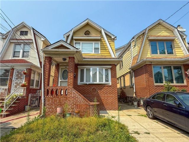  4 BR,  3.00 BTH &nbsp;Single family style home in Old Mill Basin