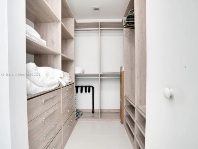 [PHOTO]
