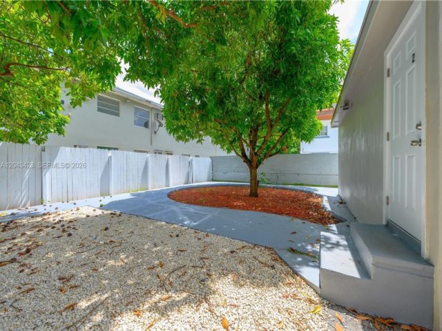  2 BR,  2.00 BTH &nbsp; style home in El Portal