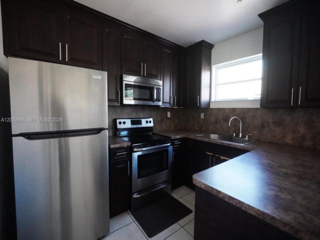  4 BR,  2.00 BTH &nbsp;Townhouse style home in Miami