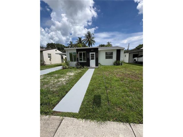  3 BR,  2.00 BTH &nbsp; style home in Hollywood
