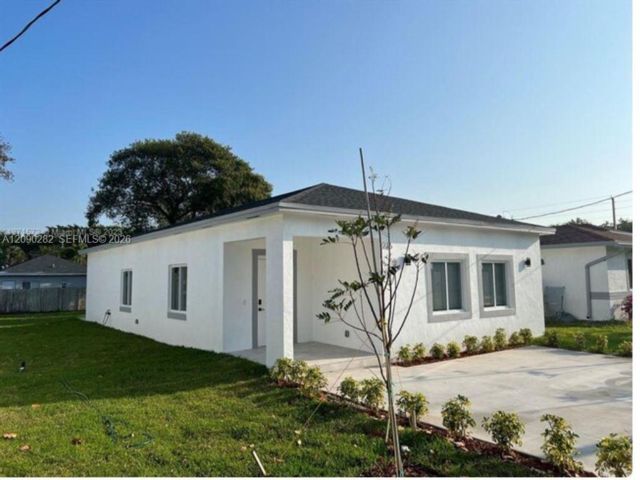  3 BR,  2.00 BTH &nbsp; style home in Hallandale Beach