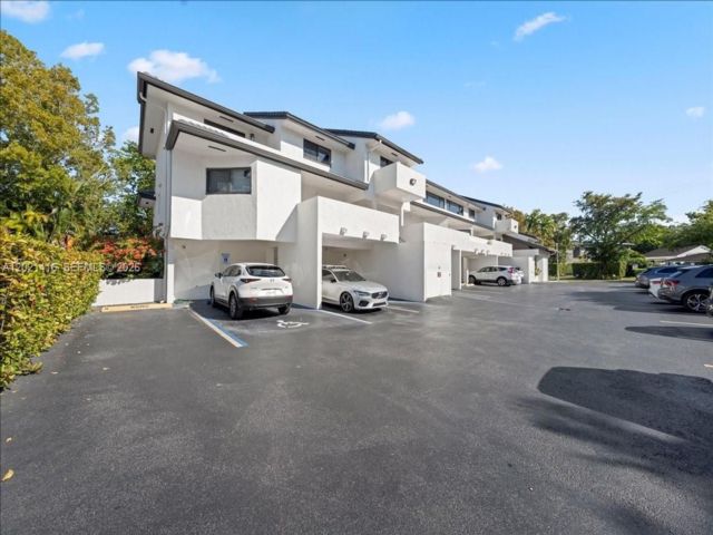  3 BR,  3.00 BTH &nbsp; style home in Coral Gables