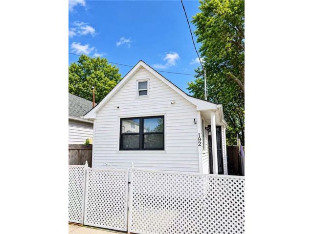  3 BR,  1.00 BTH &nbsp;Single family style home in Midland Beach