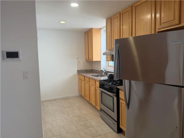  2 BR,  1.00 BTH &nbsp;Multi-family style home in Bensonhurst