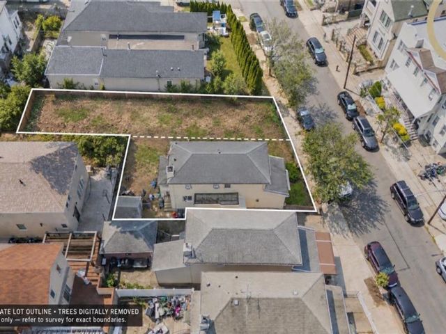  3 BR,  2.00 BTH &nbsp;Single family style home in Homecrest