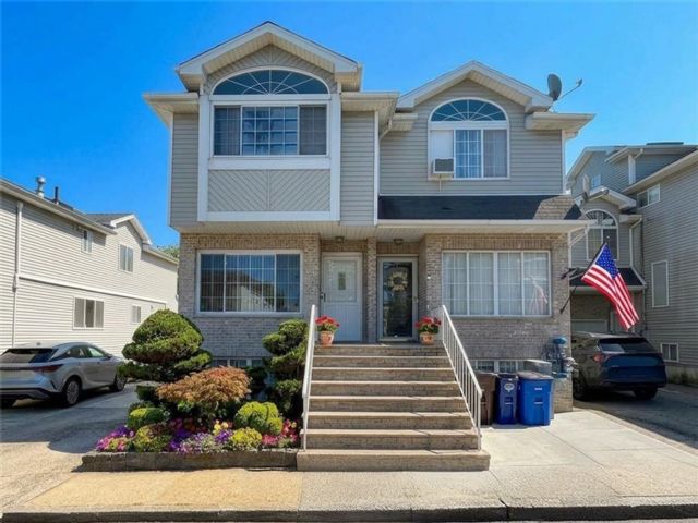  3 BR,  3.00 BTH &nbsp;Single family style home in New Springville
