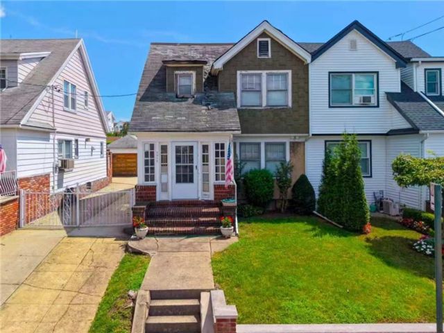  3 BR,  1.00 BTH &nbsp;Single family style home in Dyker Heights