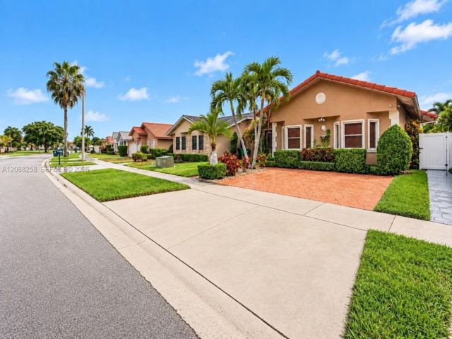 [Miami Real Estate, listing number 3349674]