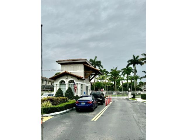[PHOTO]