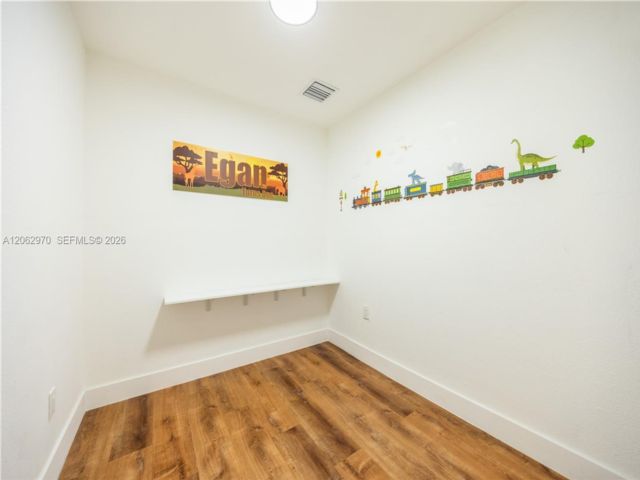 [PHOTO]