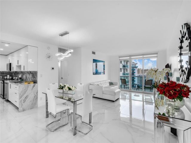  1 BR,  1.00 BTH &nbsp; style home in Hollywood
