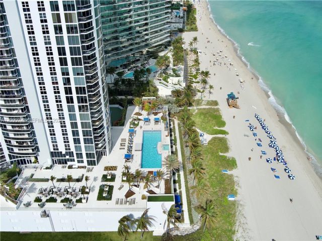  3 BR,  3.00 BTH &nbsp; style home in Sunny Isles Beach