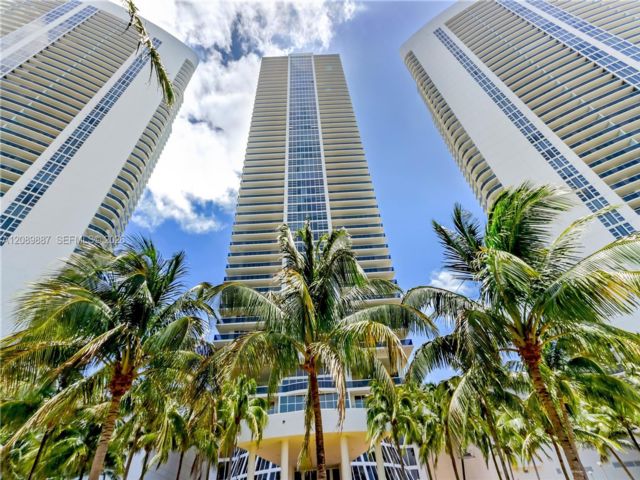  1 BR,  1.00 BTH &nbsp; style home in Hallandale Beach