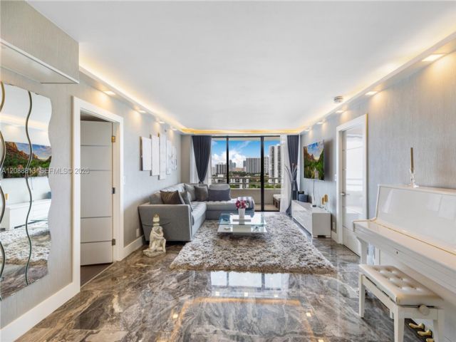  2 BR,  2.00 BTH &nbsp; style home in Aventura