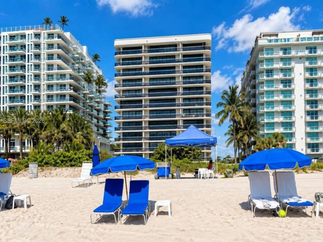  2 BR,  2.00 BTH &nbsp; style home in Surfside