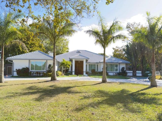  4 BR,  3.50 BTH &nbsp; style home in Parkland