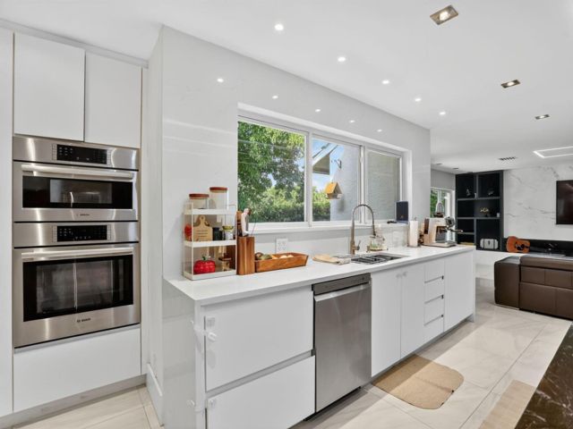 [PHOTO]