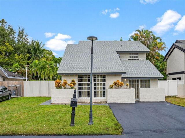[Davie Real Estate, listing number 3349711]