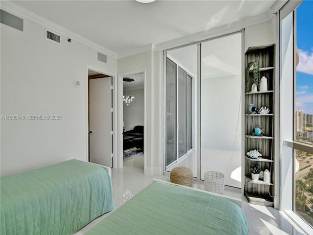 [PHOTO]