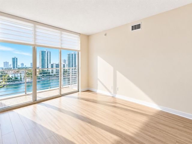  2 BR,  2.00 BTH &nbsp; style home in Miami