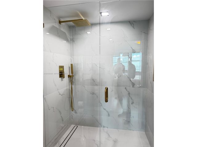 [PHOTO]