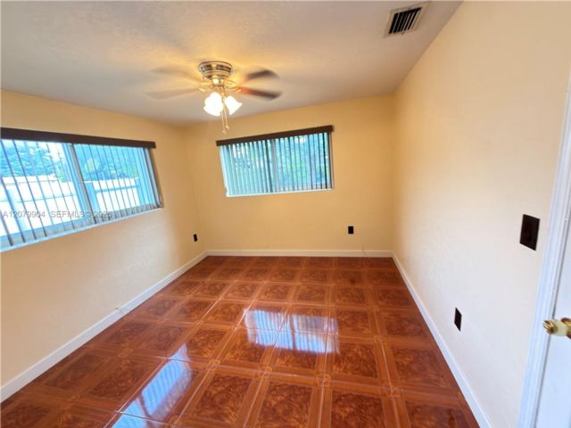 [PHOTO]