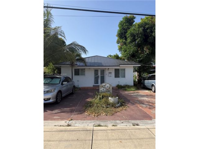  3 BR,  2.00 BTH &nbsp; style home in Miami