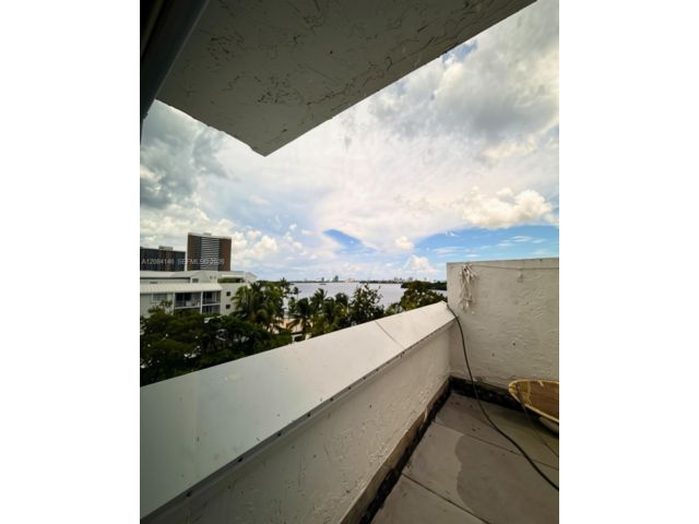 [PHOTO]
