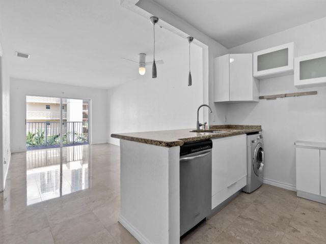  1 BR,  1.50 BTH &nbsp; style home in Miami