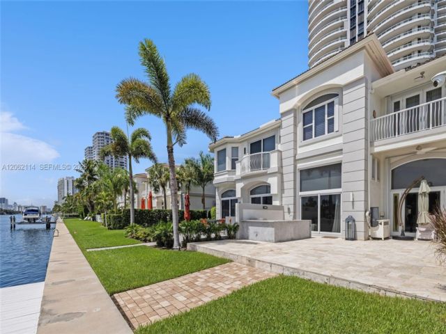  3 BR,  4.50 BTH &nbsp; style home in Aventura