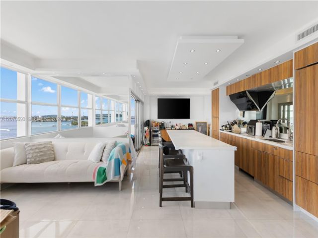  2 BR,  3.00 BTH &nbsp; style home in Miami Beach