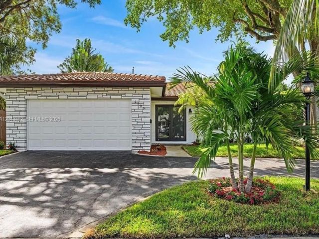  3 BR,  2.00 BTH &nbsp; style home in Hollywood