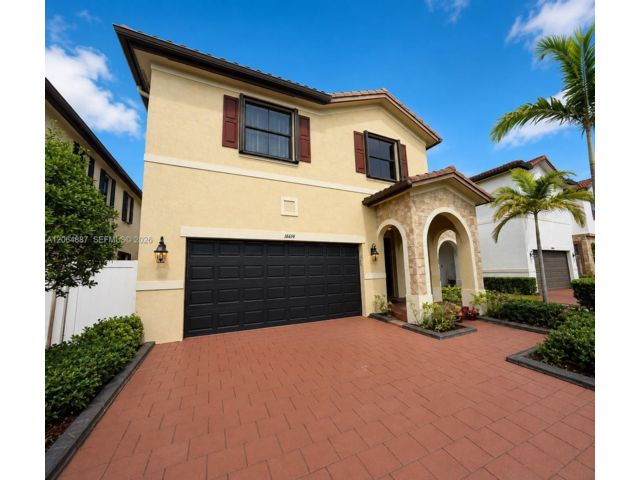  5 BR,  4.50 BTH &nbsp; style home in Hialeah