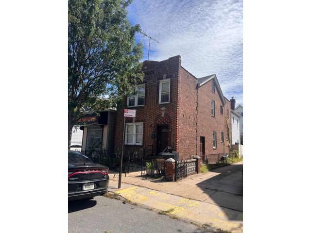  4 BR,  3.50 BTH &nbsp;2 story style home in Brooklyn