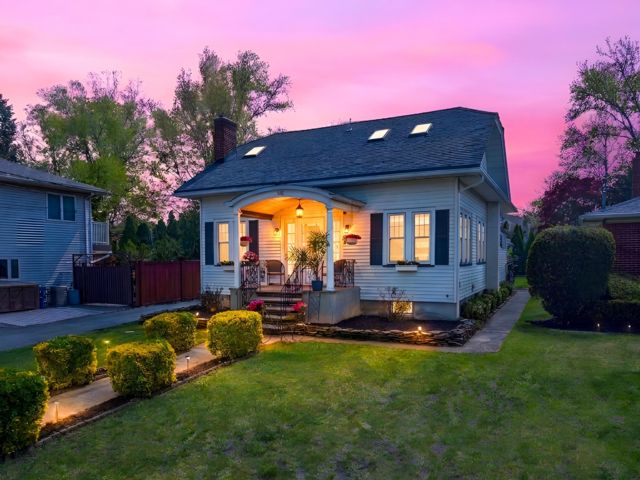  4 BR,  3.50 BTH &nbsp;Colonial style home in Lyndhurst