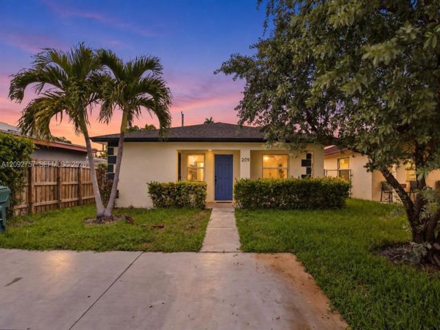  4 BR,  2.00 BTH &nbsp; style home in Oakland Park