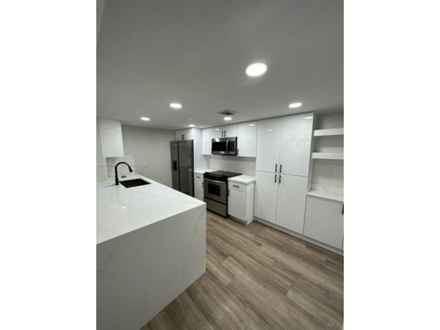  2 BR,  2.00 BTH &nbsp; style home in Medley