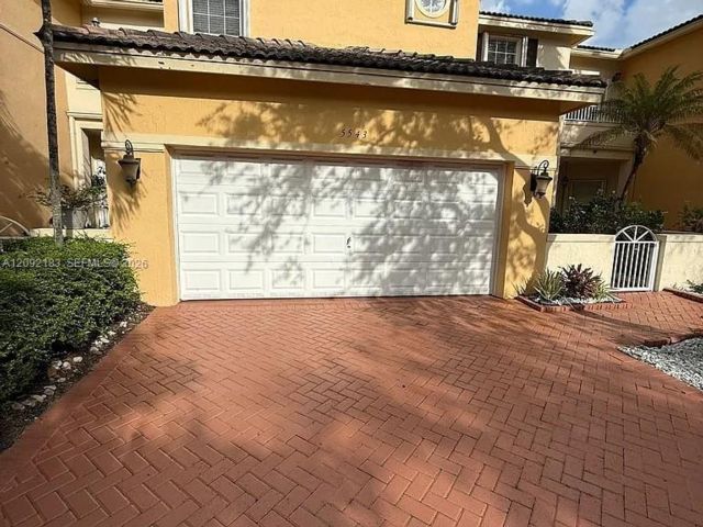  3 BR,  2.50 BTH &nbsp;Townhouse style home in Medley