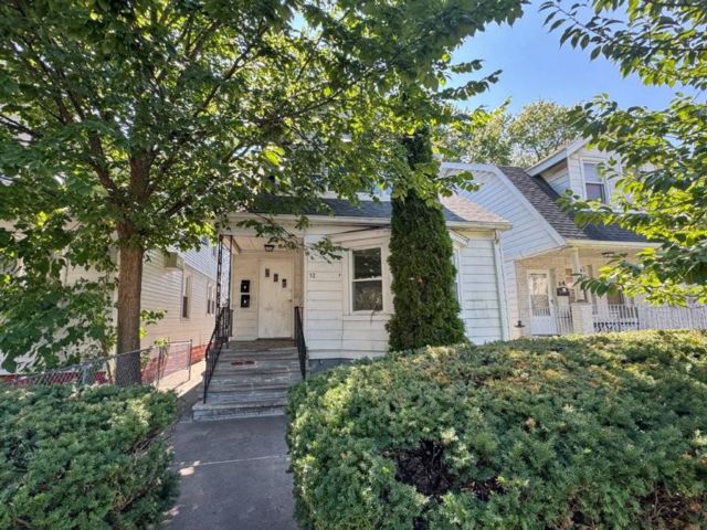 [Bloomfield Real Estate, listing number 3349838]