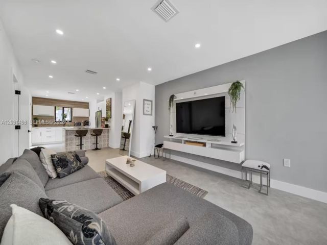  3 BR,  3.00 BTH &nbsp; style home in Miami